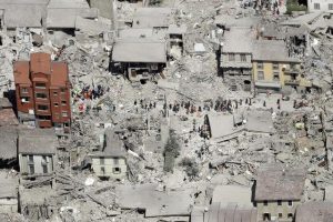 la terra trema nel centro Italia